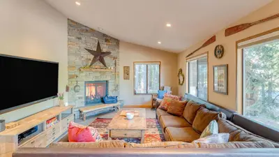 a living room with a couch and a tv at Paige Meadow by AvantStay Near Lake Tahoe City in Tahoe City