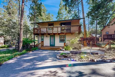 a house with a porch and a balcony at Walk to Golf and Restaurants Serene Twain Harte Gem in Twain Harte