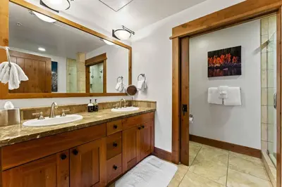 Gallery image of Catamount Lodge 414 by East West Hospitality in Truckee