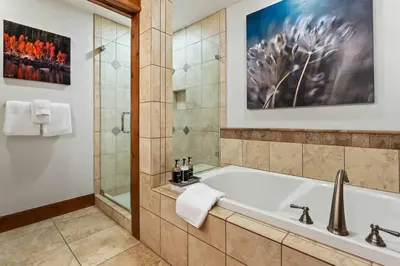Gallery image of Catamount Lodge 414 by East West Hospitality in Truckee