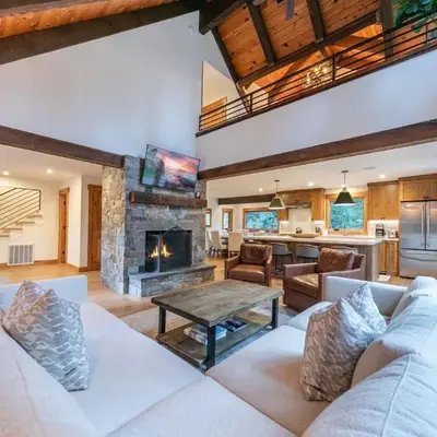 Eclipse Retreat at Tahoe Park - Hot Tub - Fenced Yard & steps to HOA Access
