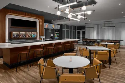 a bar in a restaurant with tables and chairs at Courtyard by Marriott Reno Sparks in Clark