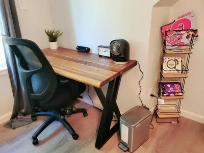 a desk with a chair and a fan on it at -Serendipity Lodge at Yosemite- BBQ-Full Kitchen-King Bed in Oakhurst