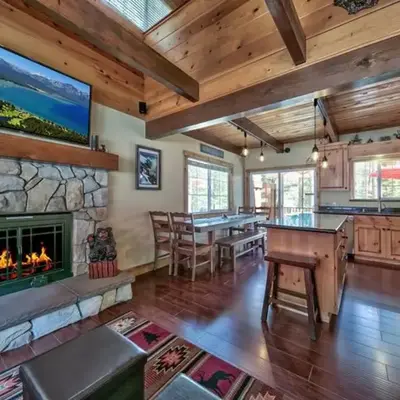 Tahoe Townie - Cozy Cabin in South Lake Tahoe!