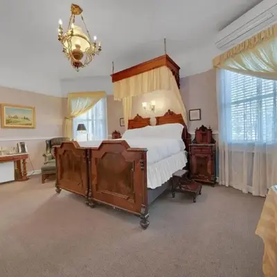 Romantic Victorian Getaway The Blue Room
