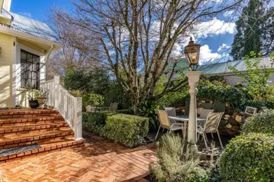 a patio with a table and chairs and a street light at Romantic Victorian Getaway The Fox in Sutter Creek