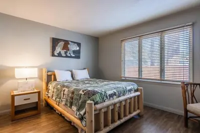 a bedroom with a bed and a window at Mammoth TwnHm hot tub walk to town in Mammoth Lakes