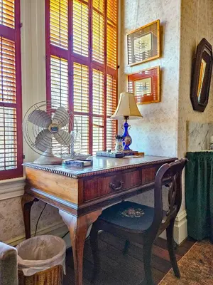 a desk with a fan on top of it at The JD Hyde Historic Inn in Visalia
