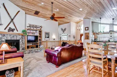 a living room with a couch and a fireplace at Serenity Pines in Yosemite West