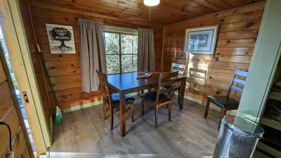 a dining room with a table and chairs in a cabin at Baltyr Cabin in Miramonte