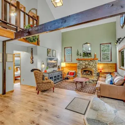 Tahoe City Retreat Forest Views and Fireplace