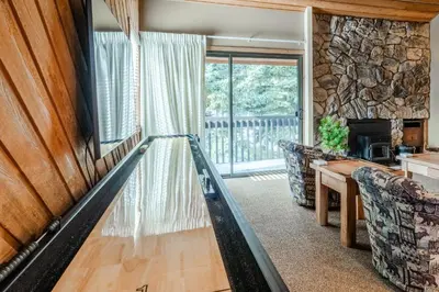 Gallery image of Snowcreek Phase ONE #61 - 3 Bedroom + Loft, 3 Bathroom, Sleeps 10. Mountain Views, Short Walk to Free Town Shuttle in Mammoth Lakes