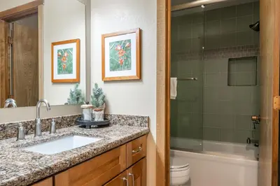 Gallery image of Snowcreek Phase ONE #61 - 3 Bedroom + Loft, 3 Bathroom, Sleeps 10. Mountain Views, Short Walk to Free Town Shuttle in Mammoth Lakes