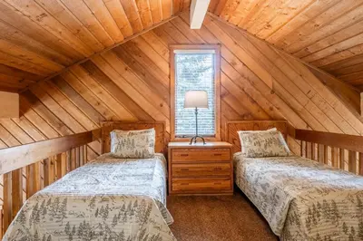 Gallery image of Snowcreek Phase ONE #61 - 3 Bedroom + Loft, 3 Bathroom, Sleeps 10. Mountain Views, Short Walk to Free Town Shuttle in Mammoth Lakes