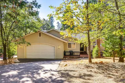 a house with a garage and a driveway at Forest-View Retreat Grill and Fireplace in Sonora in Sonora