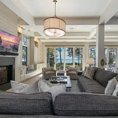 Spellbound Lakefront Lodge by Tahoe Getaways - 5 BR w Hot Tub