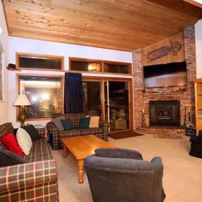 Updated Mammoth condo on Red line