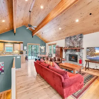Spacious Tahoma Retreat with Hot Tub and Game Room