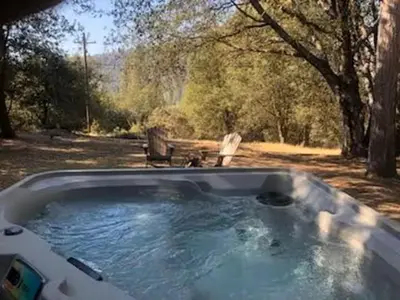a bath tub with a bench in a yard at Cody's Cozy Cottage-Near Yosemite in Mariposa