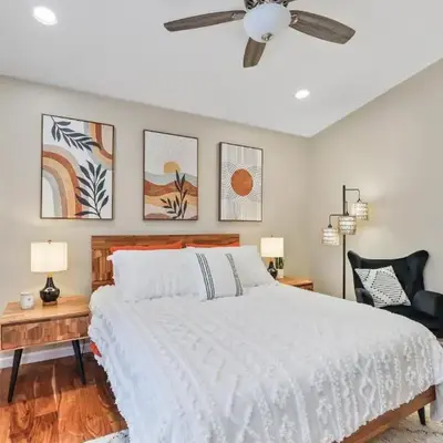 Spacious Cozy and Furnished Bedroom Private Bathroom