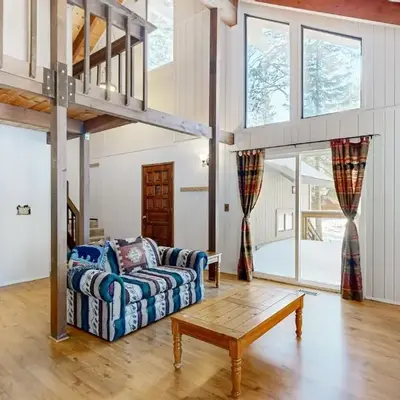 Less Than 2 Mi to Tahoe Donner Ski Resort Serene Retreat