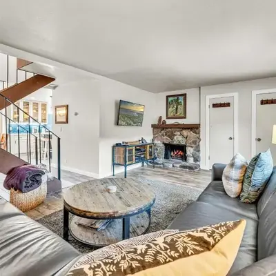 Lake Tahoe Getaway Close to Beach & Ski Slopes