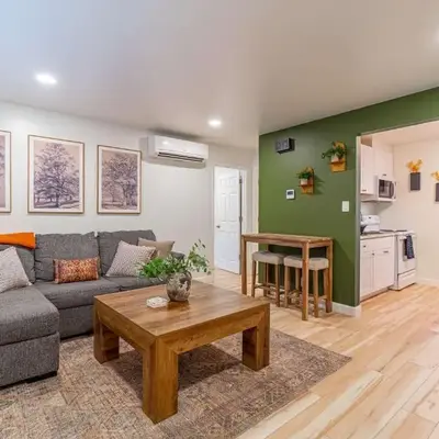 Emerald Escape - UNR & Pet Friendly