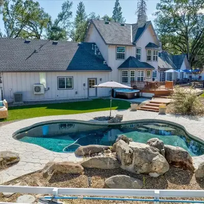 Cedar Creek Lodge with POOL/hot tub/sleeps 24
