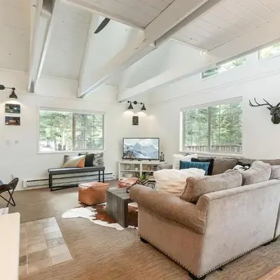 Donner Gem by Tahoe Getaways - Beautifully Updated