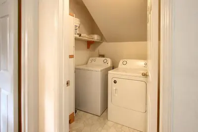 a small laundry room with a washer and dryer at Cabin Among the Firs in Wawona