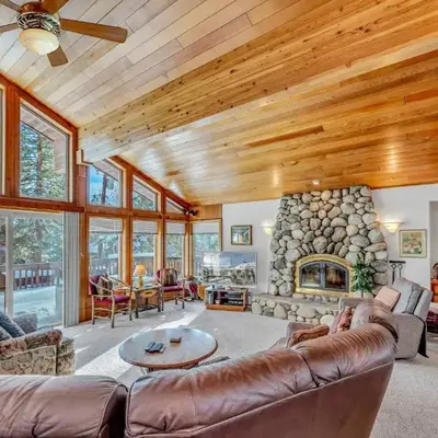 Handcrafted Tahoe Retreat Walk to Beach & Ski