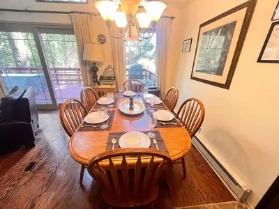 a dining room with a wooden table and chairs at ManVee at Yosemite in Fish Camp