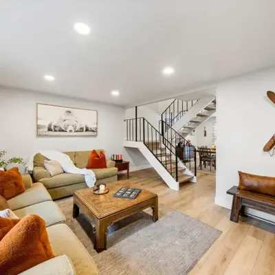 Cozy Condo for 8 Hot-Tub HOA Amenities Walk to Beach Close to Slopes