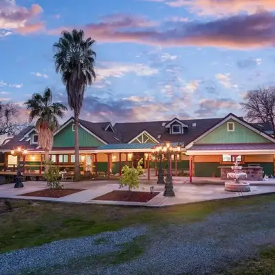 Yosemite Gateway Sleeps 18 - Coarsegold Villa near Bass Lake