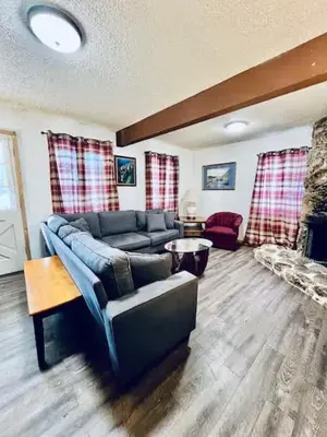 a living room with a couch and a table at Home in Yosemite-Brookside Cottage-Sleeps 10 in Yosemite West
