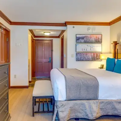 Spa and Ski-InandOut Access! Everline Resort Studio