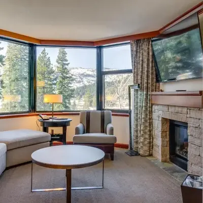 Ski-InandSki-Out and Mtn Views! Everline Resort Condo