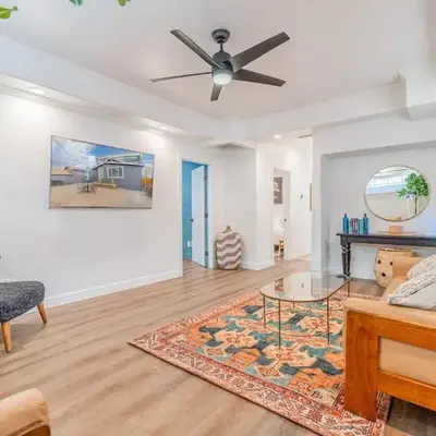 Stylish 2-Bedroom walking distance to Downtown