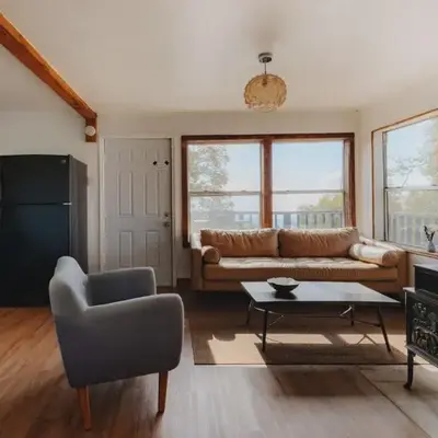Secluded rustic 2-bedroom cabin on nature retreat