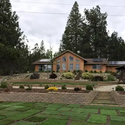 Luxury Cabin Rental with a Fire Pit in Coulterville