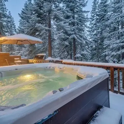 Spacious Pet-Friendly Truckee Retreat with Hot Tub