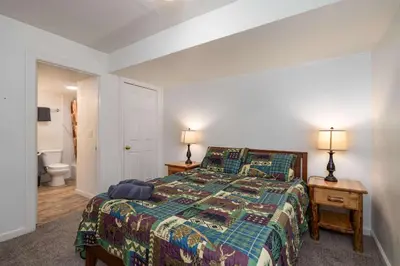 a bedroom with a bed and two lamps and a toilet at Yosemite Aviary and Quail Within Yosemite - 2 Separate Family Units Welcoming Up To 14 Guests in Yosemite West