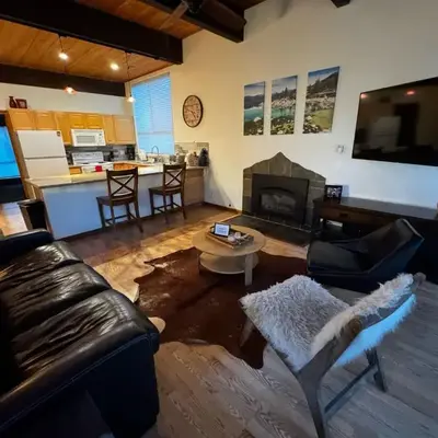 Spacious Condo walking distance to Hyatt and Beaches