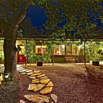 Quiet Cottage Rental for Two in Horse Country near Yosemite National Park Gateway