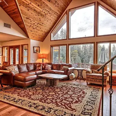 Gorgeous Vacation Rental with Hot Tub near Yosemite National Park