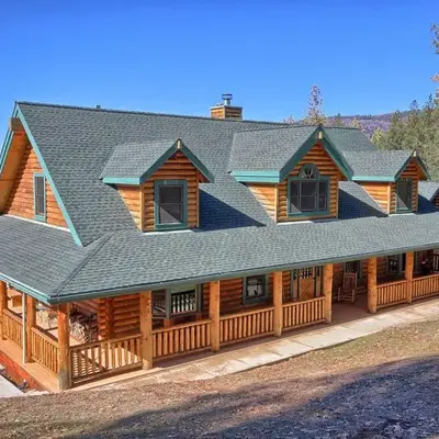 Exceptionally Spacious Log Cabin for Groups in Mariposa