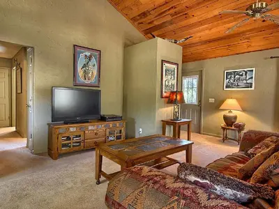 a living room with a flat screen tv and a couch at Family-Friendly Cabin near Yosemite National Park in California in Mariposa