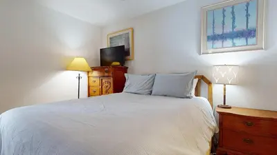 a bedroom with a bed with two lamps and a tv at Serene Sierra Sanctuary Experience Mammoth Magic in Mammoth Lakes