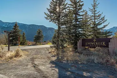 a sign at the entrance to a snowpack resort at Snowcreek #566 Near Golf & Shuttle in Mammoth Lakes