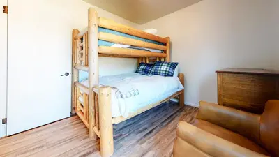 a bedroom with a bunk bed in a room at Crestview #2 Close to The Village Near Year-Round Outdoor Activities in Mammoth Lakes